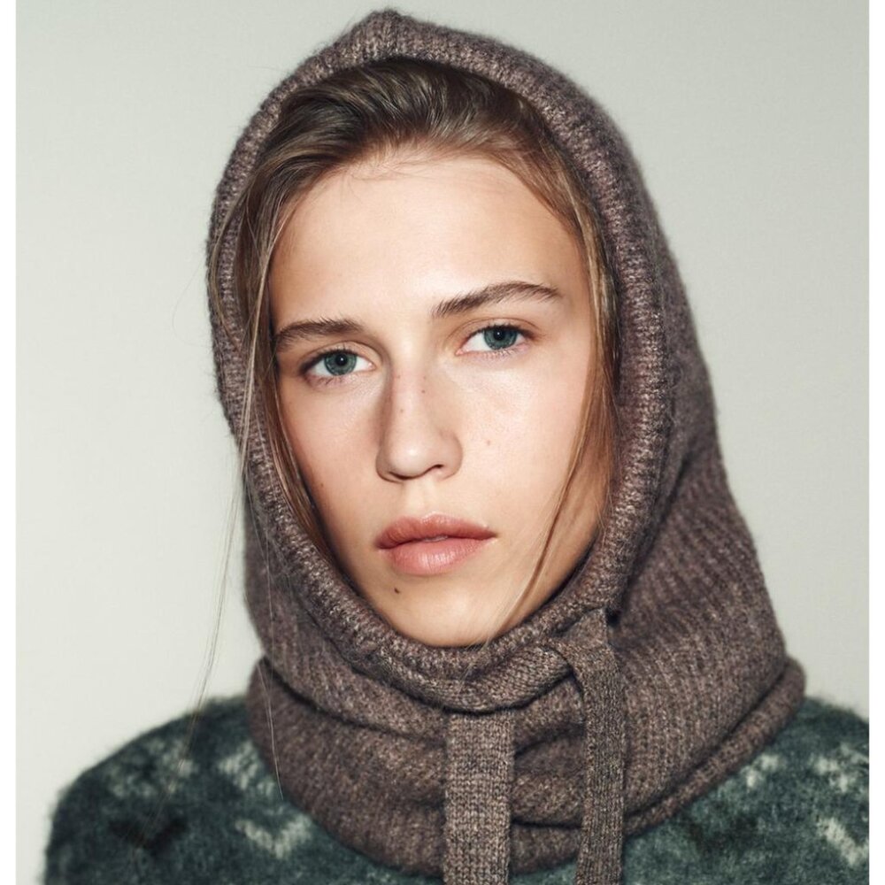 Brand New - Ribbed Knit Zara Hood in Brown